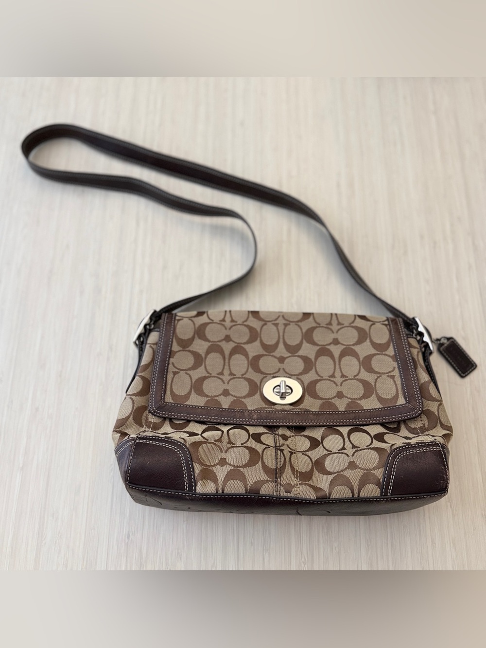 Coach Khaki and Chocolate Signature Canvas Turnlock Shoulder Bag - Picture 6 of 12